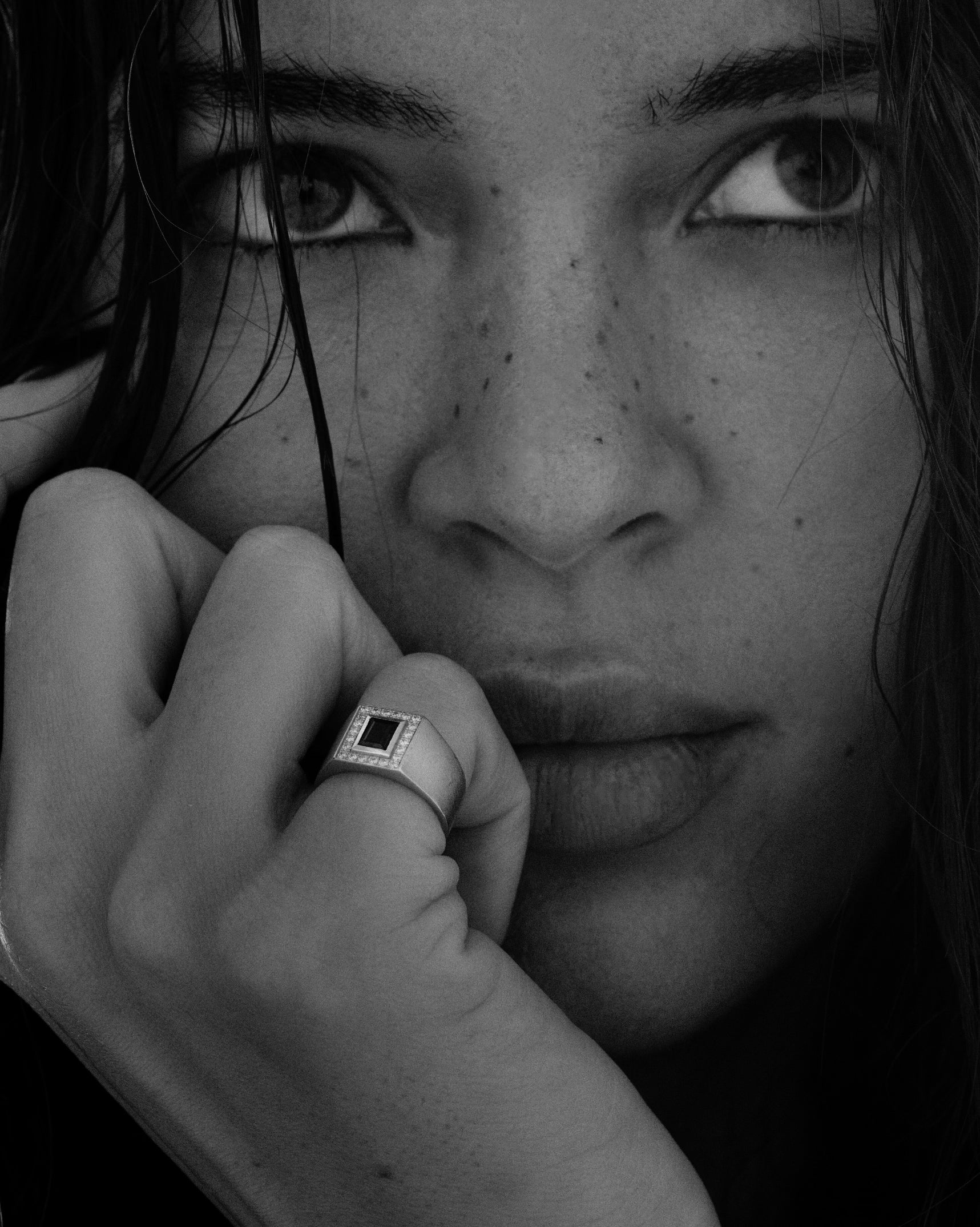 Sapphire Pinky Ring - Nisi Jewelry - Delux Jewels  Luxury jewelry  Fine jewelry  Designer jewelry  High-end jewelry  Premium jewelry  Elegant jewelry Diamond rings  Gold necklaces  Gemstone earrings  Luxury bracelets  Statement jewelry  Wedding bands  Engagement rings  Custom jewelry Buy luxury jewelry online  Affordable luxury jewelry  Handmade fine jewelry  Jewelry for gifts  Unique jewelry pieces  Jewelry store online