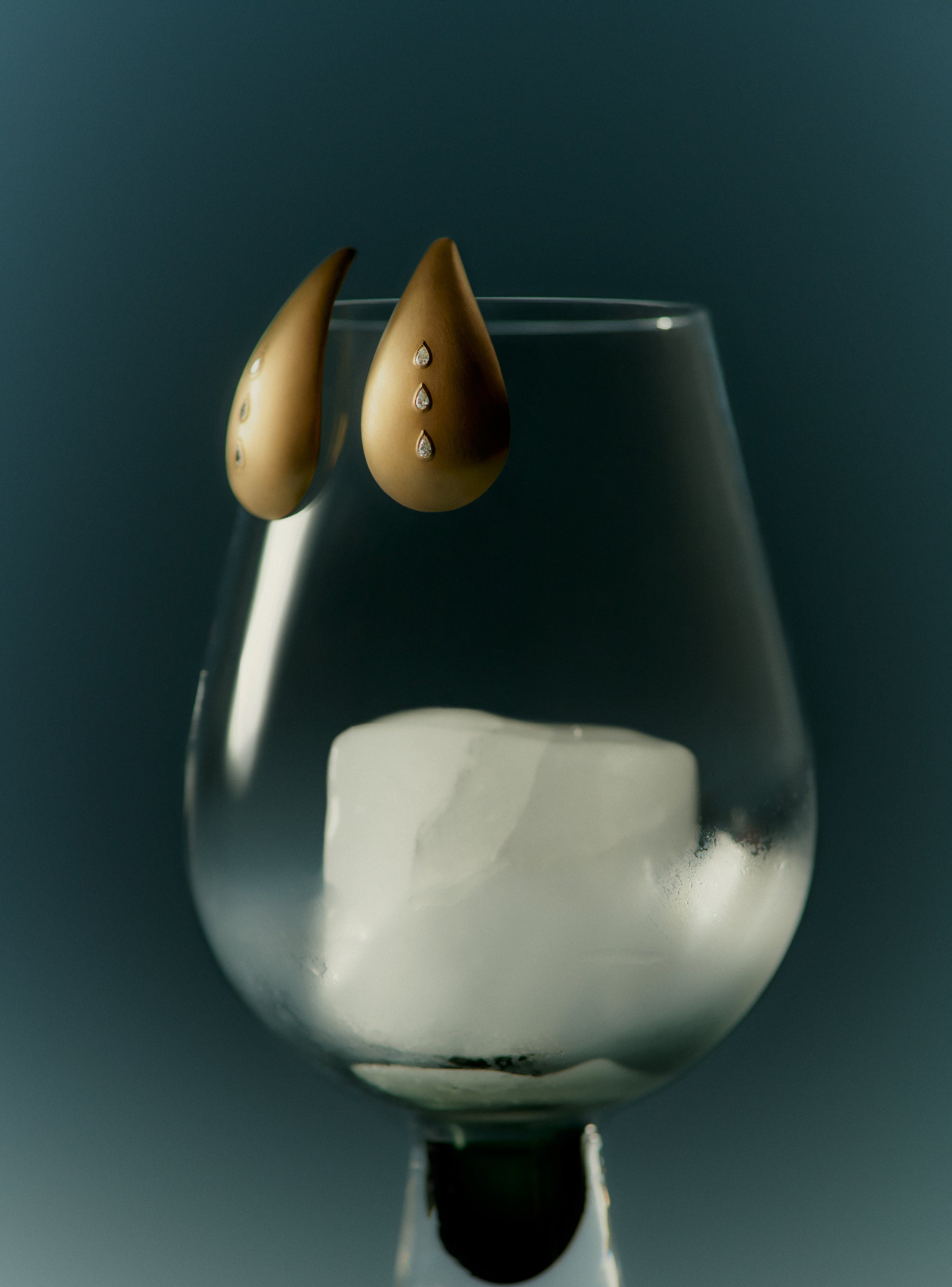 Ebe Ocean Drop Diamond Earrings - Nisi Jewelry - Delux Jewels  Luxury jewelry  Fine jewelry  Designer jewelry  High-end jewelry  Premium jewelry  Elegant jewelry Diamond rings  Gold necklaces  Gemstone earrings  Luxury bracelets  Statement jewelry  Wedding bands  Engagement rings  Custom jewelry Buy luxury jewelry online  Affordable luxury jewelry  Handmade fine jewelry  Jewelry for gifts  Unique jewelry pieces  Jewelry store online