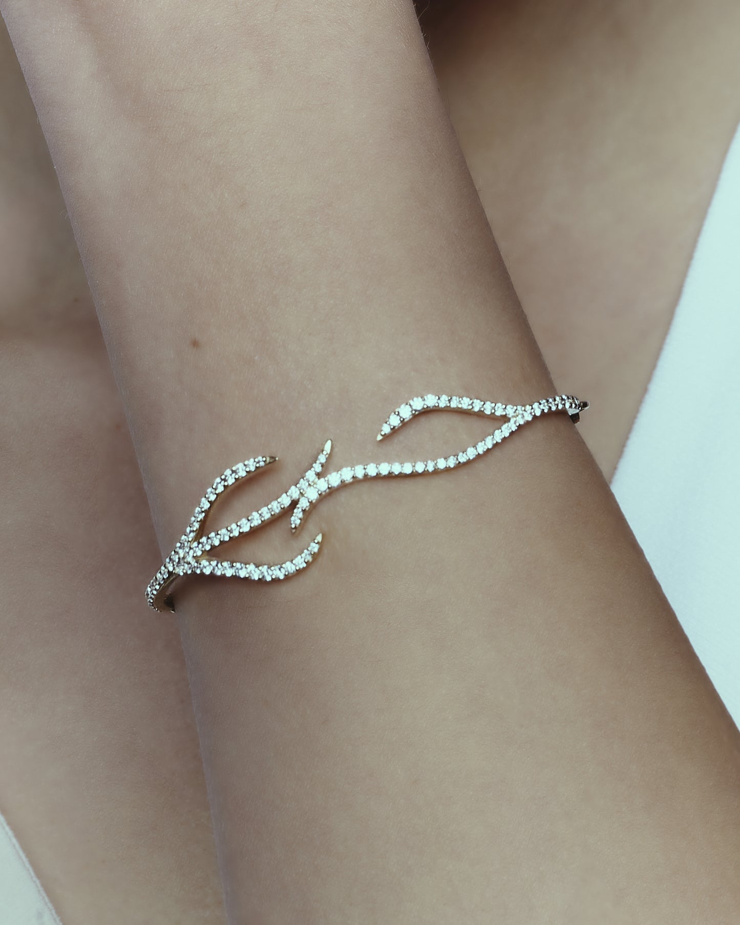 Pavè Diamond Alga Bracelet - Nisi Jewelry - Delux Jewels  Luxury jewelry  Fine jewelry  Designer jewelry  High-end jewelry  Premium jewelry  Elegant jewelry Diamond rings  Gold necklaces  Gemstone earrings  Luxury bracelets  Statement jewelry  Wedding bands  Engagement rings  Custom jewelry Buy luxury jewelry online  Affordable luxury jewelry  Handmade fine jewelry  Jewelry for gifts  Unique jewelry pieces  Jewelry store online