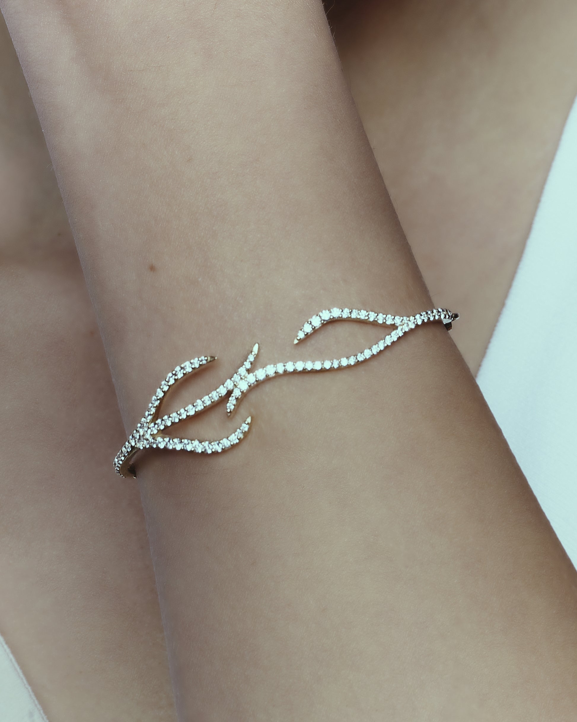 Pavè Diamond Alga Bracelet - Nisi Jewelry - Delux Jewels  Luxury jewelry  Fine jewelry  Designer jewelry  High-end jewelry  Premium jewelry  Elegant jewelry Diamond rings  Gold necklaces  Gemstone earrings  Luxury bracelets  Statement jewelry  Wedding bands  Engagement rings  Custom jewelry Buy luxury jewelry online  Affordable luxury jewelry  Handmade fine jewelry  Jewelry for gifts  Unique jewelry pieces  Jewelry store online