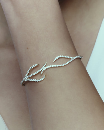 Pavè Diamond Alga Bracelet - Nisi Jewelry - Delux Jewels  Luxury jewelry  Fine jewelry  Designer jewelry  High-end jewelry  Premium jewelry  Elegant jewelry Diamond rings  Gold necklaces  Gemstone earrings  Luxury bracelets  Statement jewelry  Wedding bands  Engagement rings  Custom jewelry Buy luxury jewelry online  Affordable luxury jewelry  Handmade fine jewelry  Jewelry for gifts  Unique jewelry pieces  Jewelry store online