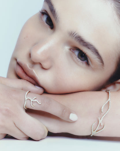 Pavè Diamond Alga Bracelet - Nisi Jewelry - Delux Jewels  Luxury jewelry  Fine jewelry  Designer jewelry  High-end jewelry  Premium jewelry  Elegant jewelry Diamond rings  Gold necklaces  Gemstone earrings  Luxury bracelets  Statement jewelry  Wedding bands  Engagement rings  Custom jewelry Buy luxury jewelry online  Affordable luxury jewelry  Handmade fine jewelry  Jewelry for gifts  Unique jewelry pieces  Jewelry store online