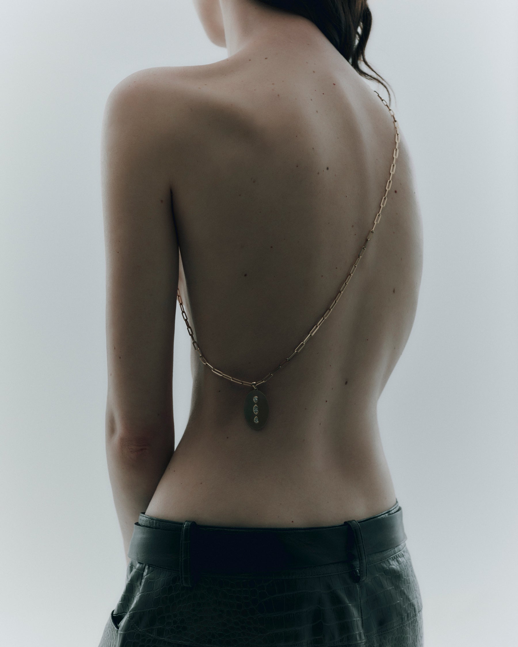 Lois Oval Diamond Pendant XL - Nisi Jewelry - Delux Jewels  Luxury jewelry  Fine jewelry  Designer jewelry  High-end jewelry  Premium jewelry  Elegant jewelry Diamond rings  Gold necklaces  Gemstone earrings  Luxury bracelets  Statement jewelry  Wedding bands  Engagement rings  Custom jewelry Buy luxury jewelry online  Affordable luxury jewelry  Handmade fine jewelry  Jewelry for gifts  Unique jewelry pieces  Jewelry store online