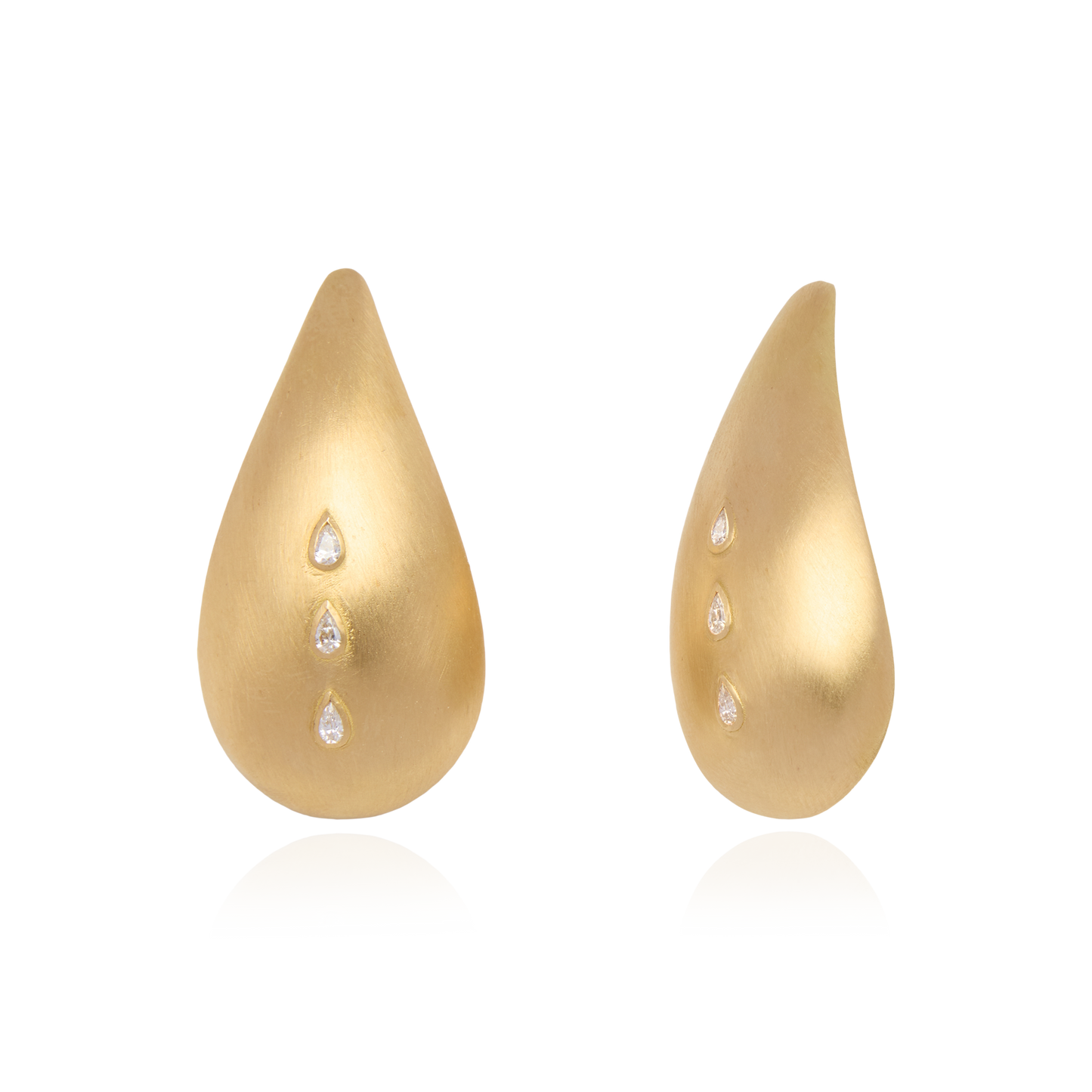 Ebe Ocean Drop Diamond Earrings - Nisi Jewelry - Delux Jewels  Luxury jewelry  Fine jewelry  Designer jewelry  High-end jewelry  Premium jewelry  Elegant jewelry Diamond rings  Gold necklaces  Gemstone earrings  Luxury bracelets  Statement jewelry  Wedding bands  Engagement rings  Custom jewelry Buy luxury jewelry online  Affordable luxury jewelry  Handmade fine jewelry  Jewelry for gifts  Unique jewelry pieces  Jewelry store online