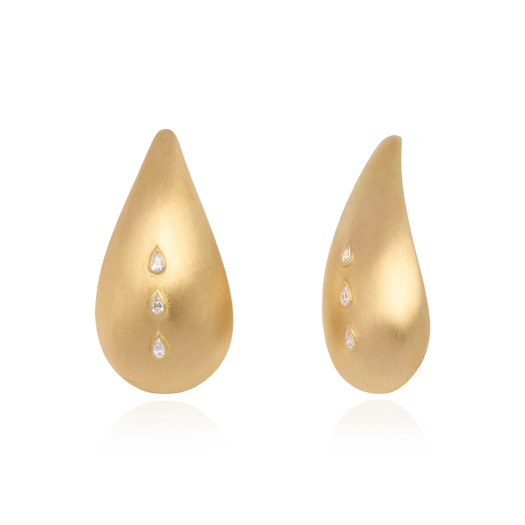 Ebe Ocean Drop Diamond Earrings - Nisi Jewelry - Delux Jewels  Luxury jewelry  Fine jewelry  Designer jewelry  High-end jewelry  Premium jewelry  Elegant jewelry Diamond rings  Gold necklaces  Gemstone earrings  Luxury bracelets  Statement jewelry  Wedding bands  Engagement rings  Custom jewelry Buy luxury jewelry online  Affordable luxury jewelry  Handmade fine jewelry  Jewelry for gifts  Unique jewelry pieces  Jewelry store online